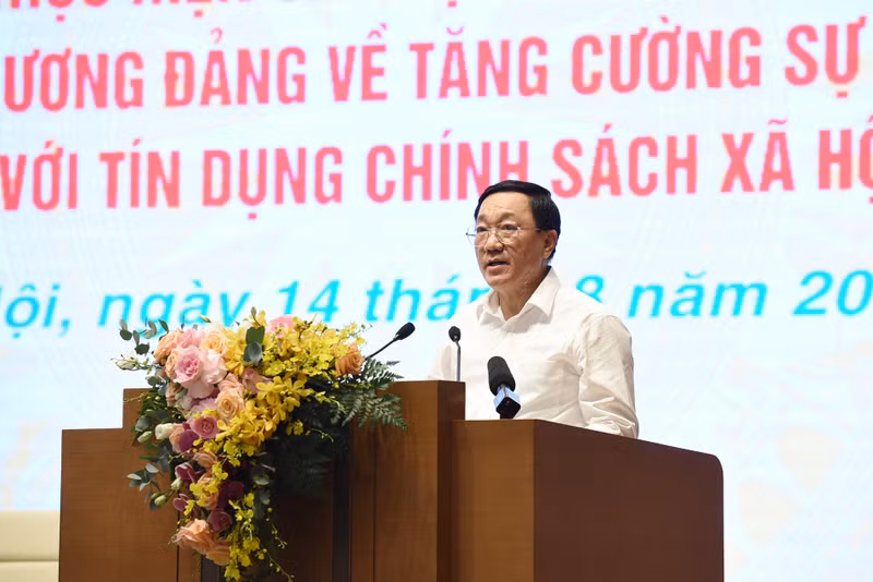 El director general del Banco de Políticas Sociales, Duong Quyet Thang. interviene en la cita.