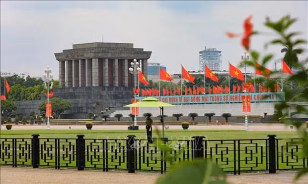 Casi 29 mil personas visitan Mausoleo de Ho Chi Minh en Día Nacional de Vietnam. (Fotografía: VNA) Casi 29 mil personas visitan Mausoleo de Ho Chi Minh en Día Nacional de Vietnam. (Fotografía: VNA)