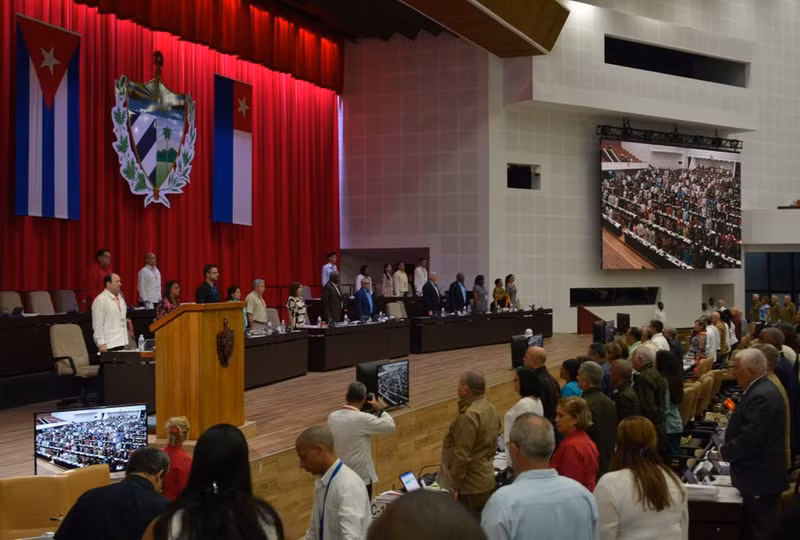 La Asamblea Nacional del Poder Popular de Cuba guardó un minuto de silencio en memoria del secretario general del PCV, Nguyen Phu Trong. La Asamblea Nacional del Poder Popular de Cuba guardó un minuto de silencio en memoria del secretario general del PCV, Nguyen Phu Trong.