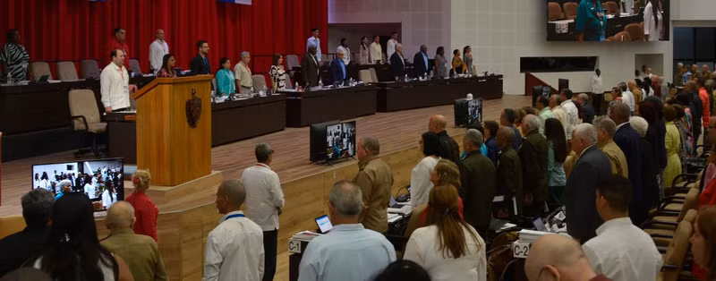 La Asamblea Nacional del Poder Popular de Cuba guardó un minuto de silencio en memoria del secretario general del PCV, Nguyen Phu Trong. La Asamblea Nacional del Poder Popular de Cuba guardó un minuto de silencio en memoria del secretario general del PCV, Nguyen Phu Trong.