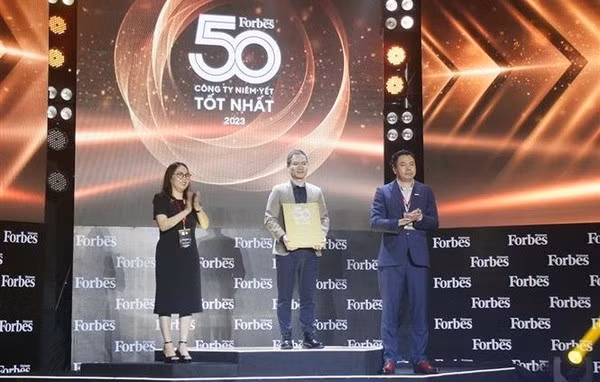 Forbes Vietnam honra a las 50 mejores empresas cotizadas en 2023. (Foto: VNA)