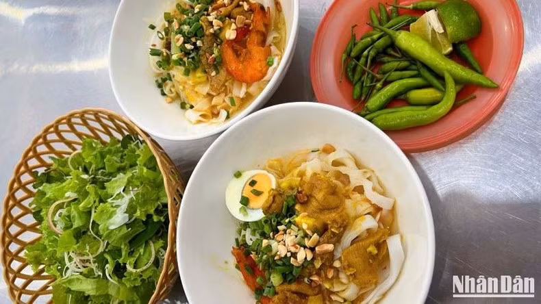 Los fideos Quang, un plato típico de Da Nang. Los fideos Quang, un plato típico de Da Nang.