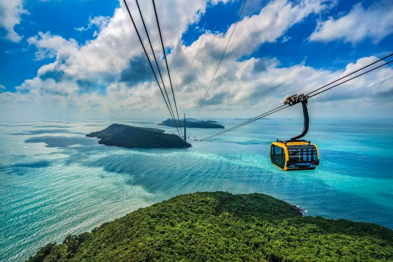 El teleférico de tres cables más largo del mundo ayuda a los viajeros a disfrutar de la belleza de Phu Quoc.