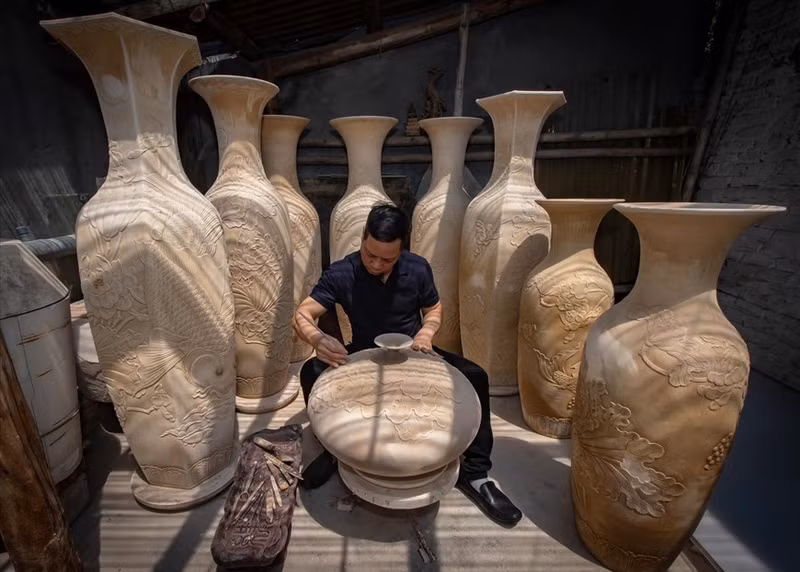 Varias obras talladas por el artesano Nguyen Hung. (Fotografía: VNA)