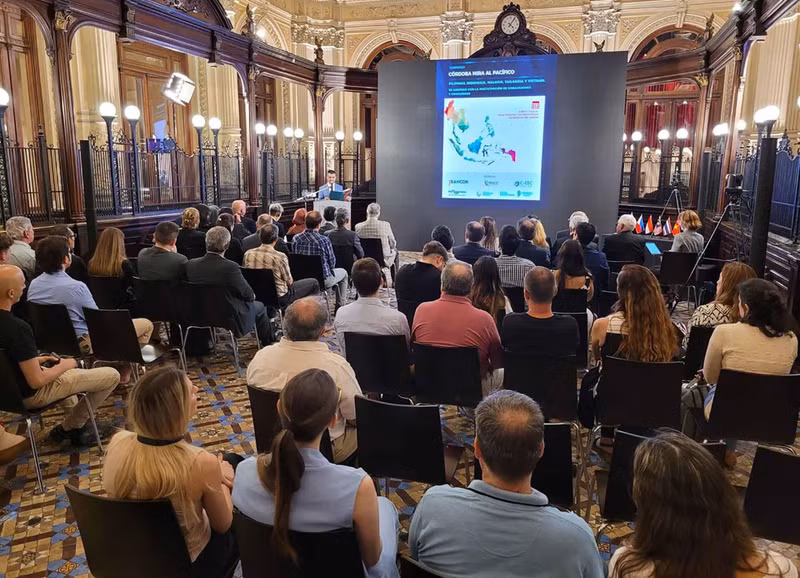 En el seminario sobre la política de Córdoba hacia el Pacífico. (Fotografía: baoquocte.vn)