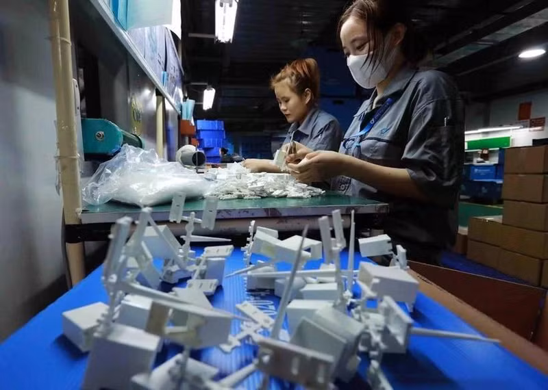 Una empresa de inversión taiwanesa que fabrica productos plásticos y componentes electrónicos para la industria de la impresión en el Parque Industrial An Duong, Distrito de An Duong. (Foto: VNA)