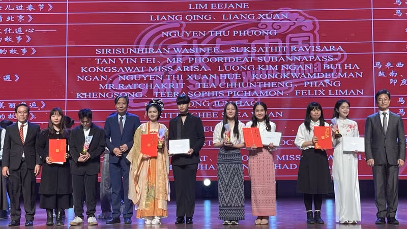 Estudiantes de los países del Sudeste Asiático fueron premiados en el concurso.
