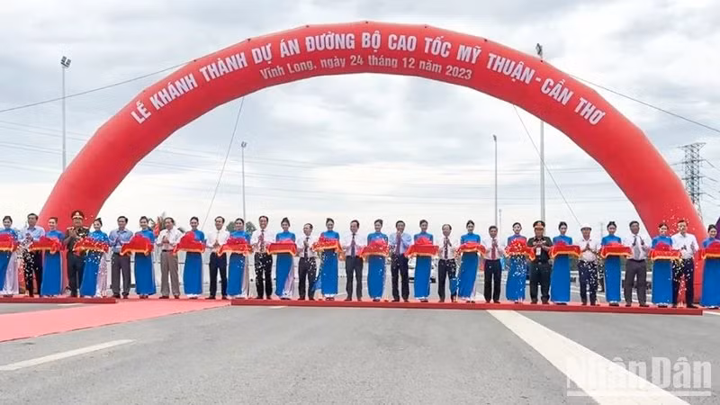 Ceremonia de inauguración de la autopista My Thuan - Can Tho. (Foto: Nhan Dan) Ceremonia de inauguración de la autopista My Thuan - Can Tho. (Foto: Nhan Dan)