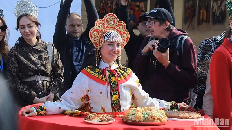 Presentan platos tradicionales en el evento.