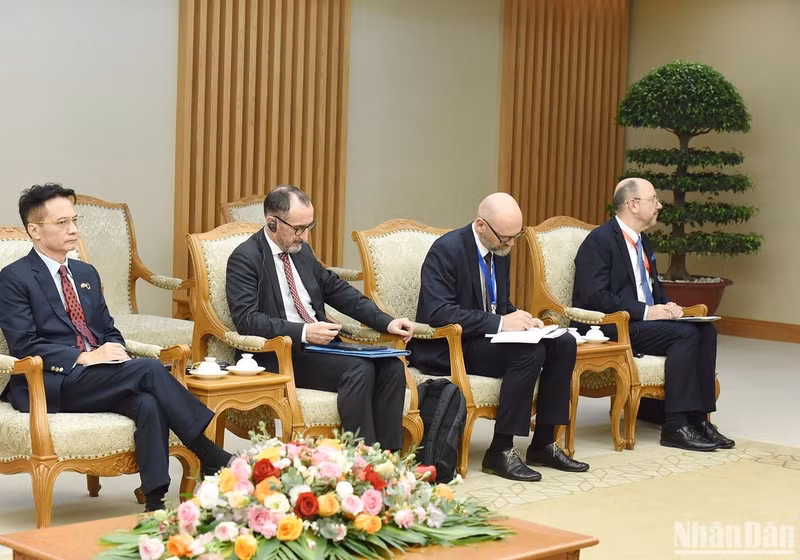 Delegación suiza en la reunión.