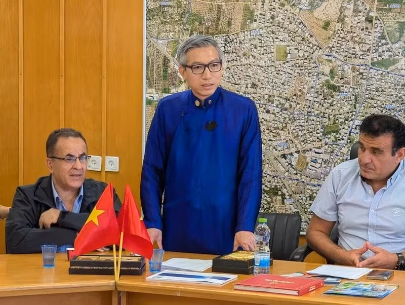 El embajador vietnamita en Israel, Ly Duc Trung, en la reunión. (Foto: VNA)