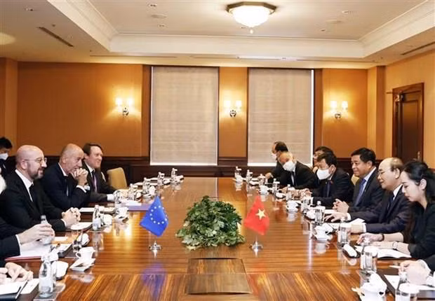 En la reunión entre el presidente vientamita, Nguyen Xuan Phuc, y el titular del Consejo Europeo, Charles Michel. (Fotografía:VNA) En la reunión entre el presidente vientamita, Nguyen Xuan Phuc, y el titular del Consejo Europeo, Charles Michel. (Fotografía:VNA)