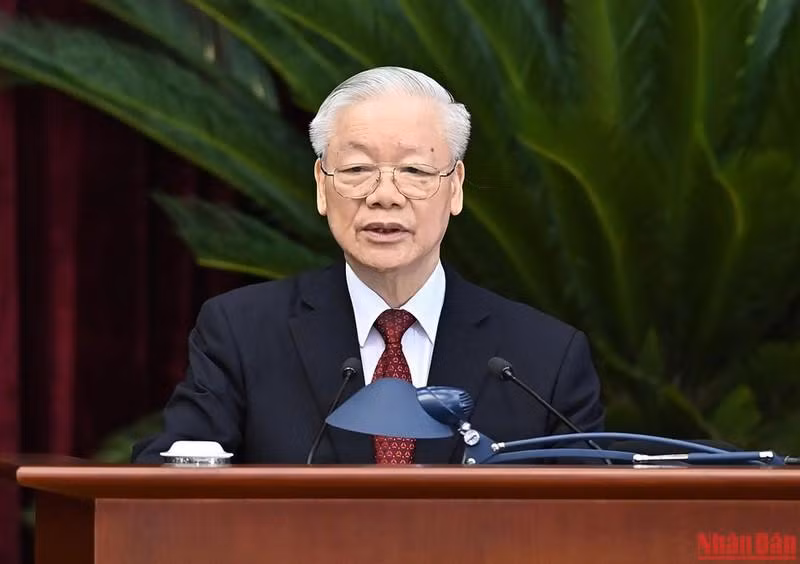El secretario general del PCV, Nguyen Phu Trong, pronuncia el discurso de clausura del evento.