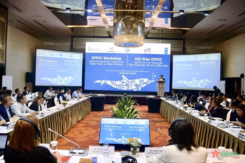 Escena del seminario. (Foto: qdnd.vn)