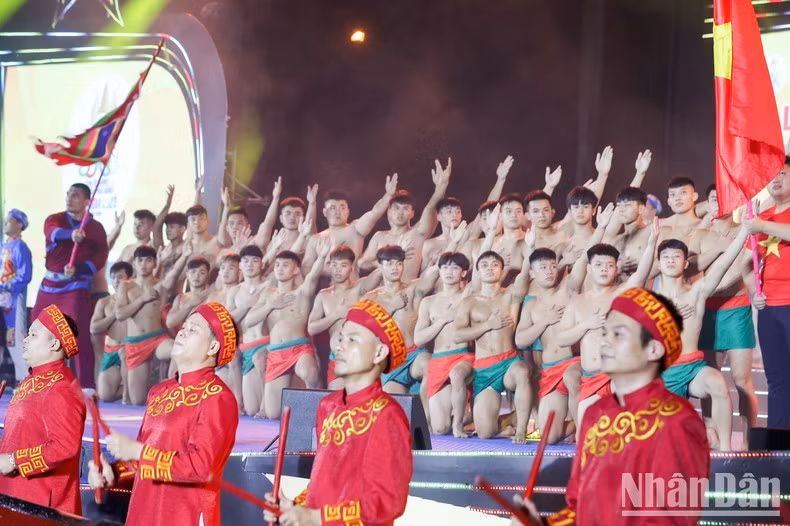 Las actuaciones alientan a los atletas a dar lo mejor de sí mismos en los SEA Games 32. Las actuaciones alientan a los atletas a dar lo mejor de sí mismos en los SEA Games 32.