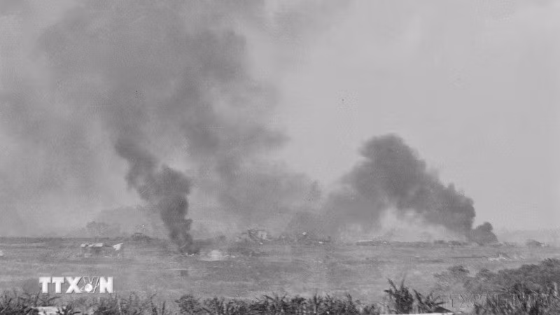 El Ejército de Liberación avanza hacia la localidad de Duc Lap el 10 de marzo de 1975. (Foto: VNA)