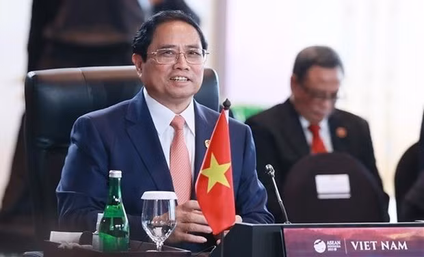 El primer ministro Pham Minh Chinh asiste al Diálogo entre los líderes de la ASEAN y el Grupo de Trabajo de Alto Nivel sobre la visión de la Comunidad de la ASEAN después de 2025. (Foto: VNA)
