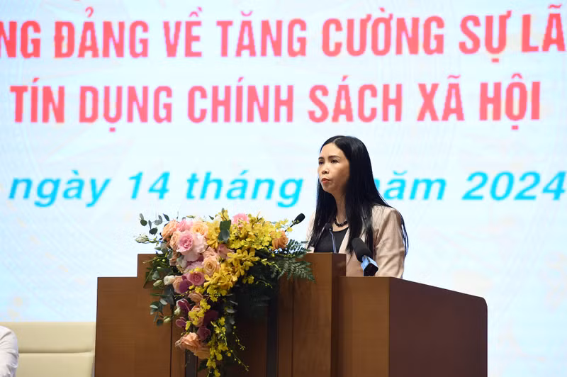 Tran Lan Phuong, vicepresidenta de la Unión de Mujeres de Vietnam, habla en la cita.