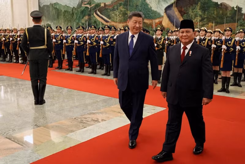 El presidente de Indonesia, Prabowo Subianto (derecha), sostuvo conversaciones con su homólogo chino, Xi Jinping (Foto: Reuters)