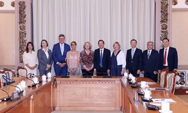 Los delegados de Vietnam y Francia. (Foto: VNA) Los delegados de Vietnam y Francia. (Foto: VNA)