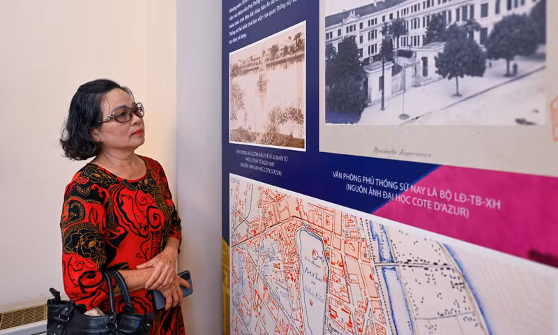 La señora Dang Thanh Ha, residente en el distrito de Ba Dinh, afirma que el Festival de Diseño Creativo ha permitido a la gente disfrutar de las obras icónicas de la capital (Foto: vnexpress.net).