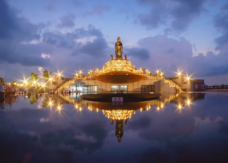La estatua de Buda Tay Bo Da Son tiene una altura de 72 metros y se decora exquisitamente. (Foto: VNA)