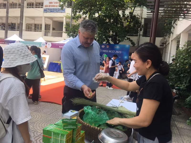 En el evento. (thoidai.com.vn)