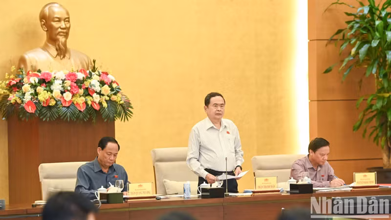 El presidente de la AN, Tran Thanh Man, pronuncia el discurso de clausura.