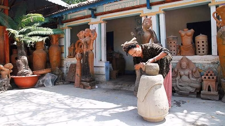 Fabricación de cerámica en la aldea Bau Truc, distrito de Ninh Phuoc, provincia de Ninh Thuan.