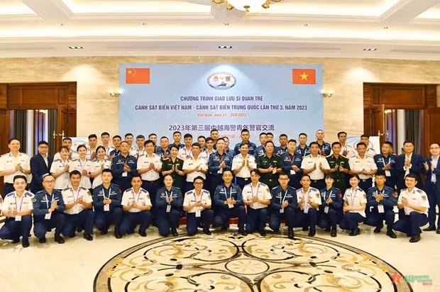 Delegados participantes en el encuentro de intercambio. (Foto: qdnd.vn)