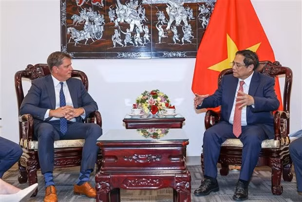 El primer ministro Pham Minh Chinh recibió a JTim Hughes, vicepresidente a cargo de Relaciones Gubernamentales y Negocios Globales de la empresa SapceX. (Foto:VNA)
