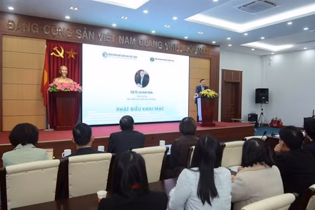 El director del Instituto de Ciencias de la Educación de Vietnam, Le Anh Vinh, habla en el evento. (Foto: moet.gov.vn)