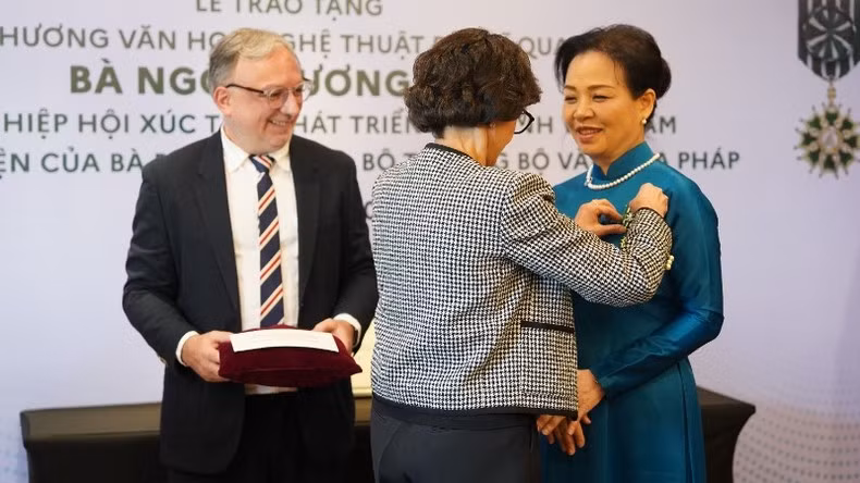 Otorgan a doctora Ngo Phuong Lan Orden de las Artes y las Letras de Francia. Otorgan a doctora Ngo Phuong Lan Orden de las Artes y las Letras de Francia.