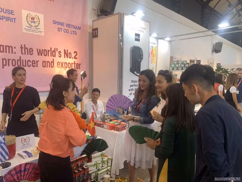 Espacio de Vietnam capta atención del público en el evento. (Fotografía: baoquocte.vn) 