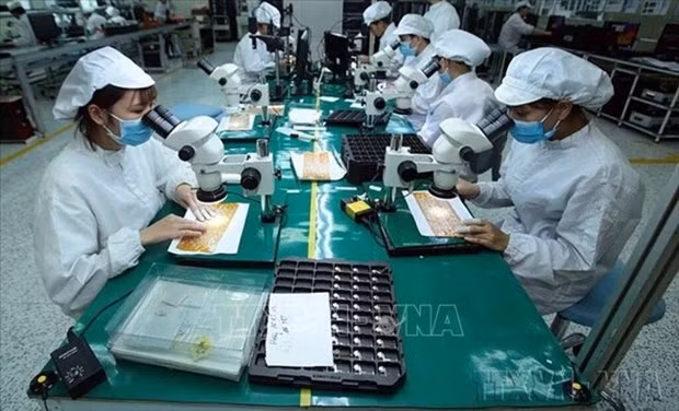Productos y componentes electrónicos, uno de los principales artículos exportados de Vietnam a los mercados europeos y americanos. (Foto: VNA)