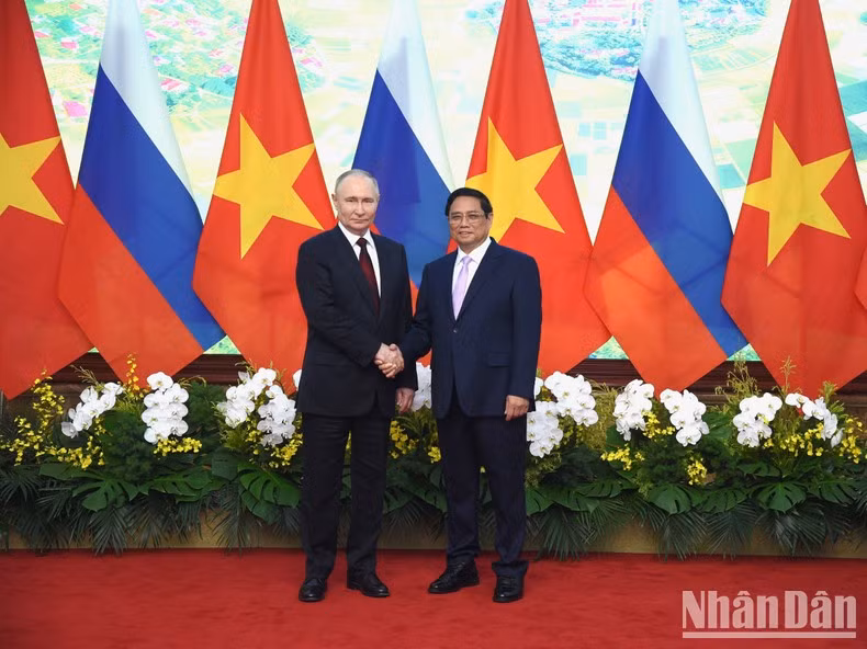 El primer ministro Pham Minh Chinh y el presidente de Rusia, Vladimir Putin.
