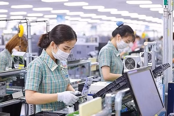 Vietnam exporta principalmente a Kazajstán artículos como teléfonos y componentes. (Foto: VNA)