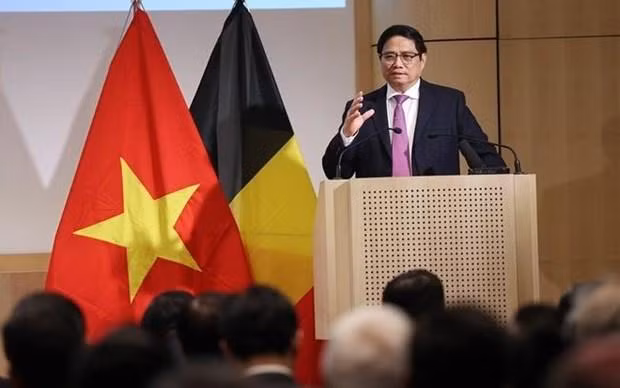 El primer ministro vietnamita, Pham Minh Chinh, interviene en el Foro Empresarial Vietnam – Bélgica. (Fotografía: VNA)
