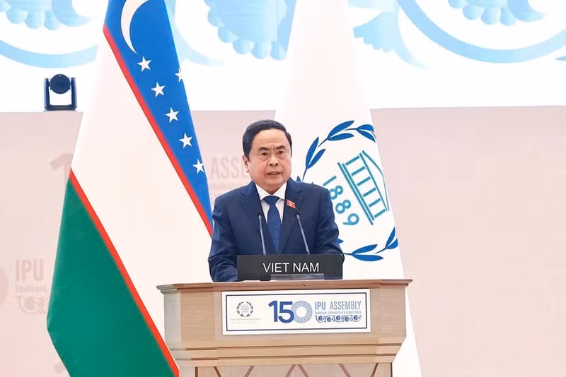 El presidente de la Asamblea Nacional de Vietnam (ANV), Tran Thanh Man, habla en la cita. (Foto: VNA)