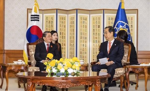 Premier Han Duck-soo recibe al vicepresidente parlamentario de Vietnam Nguyen Duc Hai. (Foto: VNA)