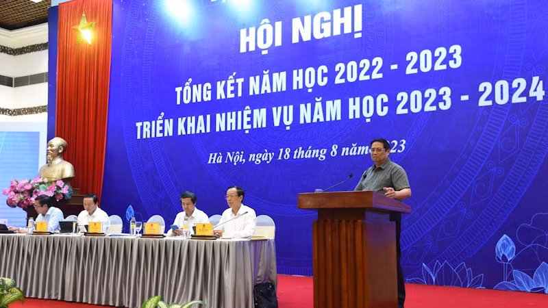 El primer ministro, Pham Minh Chính, habla en la reunión. (Foto: Nhan Dan)