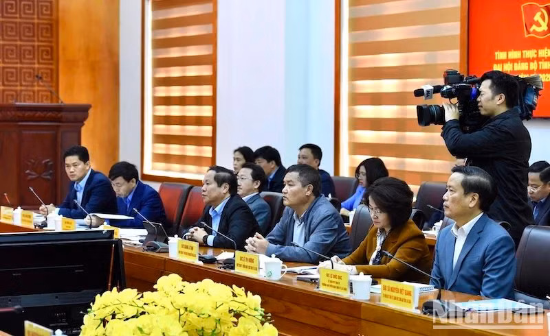 Dirigentes de Lai Chau en la reunión
