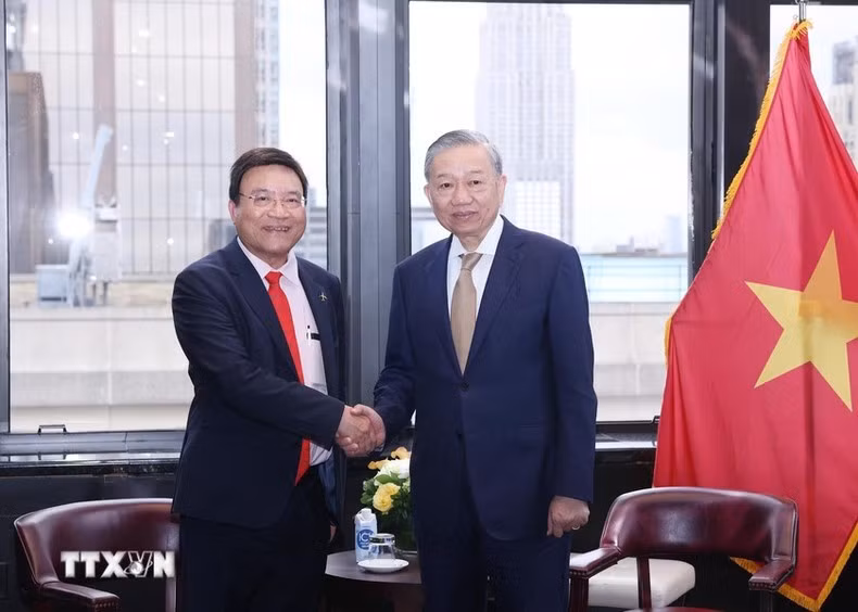 El secretario general del PCV y presidente de Vietnam, To Lam, recibe a Wally Liaw, fundador y vicepresidente senior de Desarrollo Empresarial de Supermicro. (Foto: Lam Khanh/VNA) El secretario general del PCV y presidente de Vietnam, To Lam, recibe a Wally Liaw, fundador y vicepresidente senior de Desarrollo Empresarial de Supermicro. (Foto: Lam Khanh/VNA)