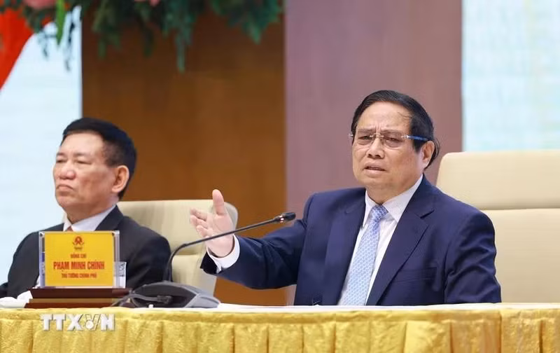 El primer ministro de Vietnam, Pham Minh Chinh, preside la reunión. (Foto: VNA)