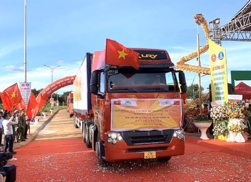 Exportan primer envío de durián de Dak Lak a China. 
