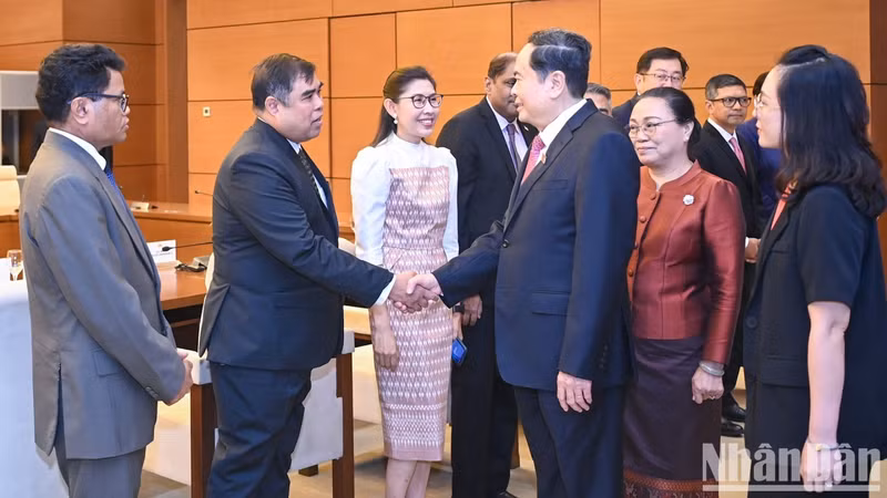 El máximo dirigente legislativo recibe a los embajadores y encargados de negocios de los países de la Asean y Timor Oriental.