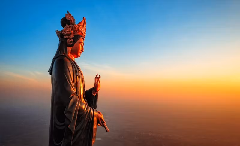 La estatua de Buda Tay Bo Da Son se sitúa en la cima de la montaña de Ba Den. (Foto: VNA)