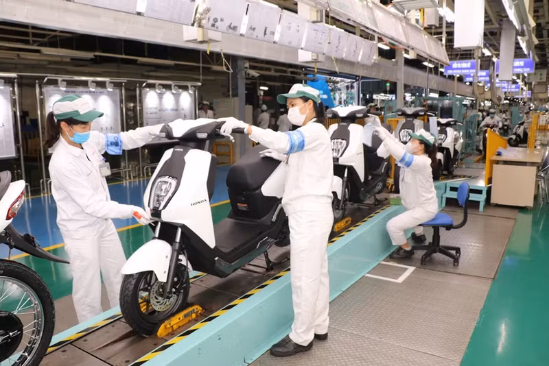Línea de producción del scooter eléctrico Honda ICON e: (Foto: VNA)