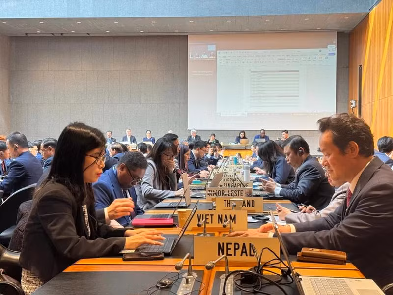 La delegación vietnamita participa en la tercera revisión de la política comercial de Camboya. (Foto: VNA)