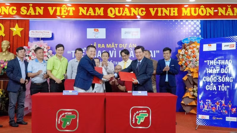 El Comité Paralímpico de Vietnam y la Sociedad Anónima de Desarrollo Deportivo firman un acuerdo para desarrollar el período 2024-2029 deportes comunitarios para personas con discapacidad. 